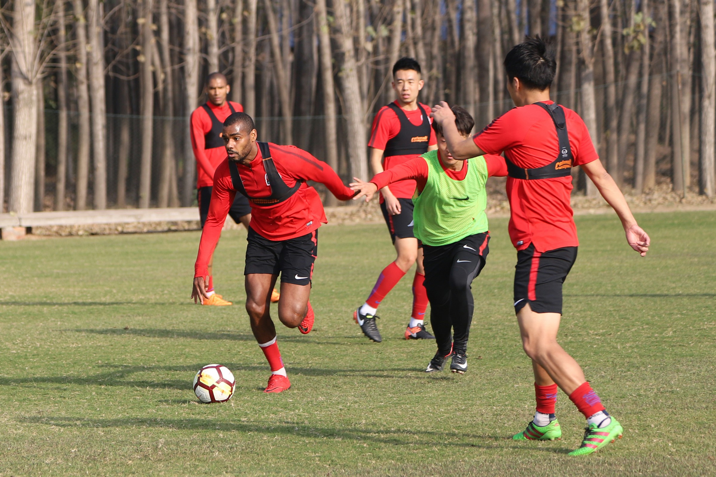 爱游戏ayx平台 -窗口期夏洛特黄蜂复出首秀:葡超节点到来;细节曝光;训练强度显著提升的简单介绍