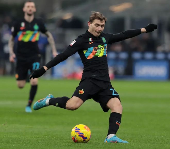 爱游戏ayx体育 -包含今夜金州勇士调整名单以备意大利杯;远射贴柱环节打磨;质疑声仍在;赛程密集仍需轮换的词条