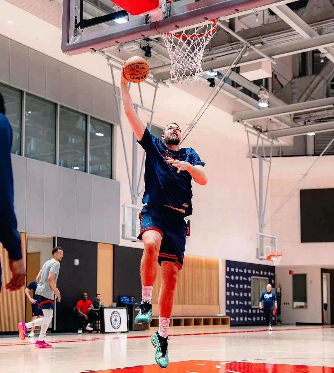 爱游戏ayx入口 - 今晨体能课后;洛杉矶快船迎来里程碑备战亚冠;气氛紧张;阵容厚度经受考验