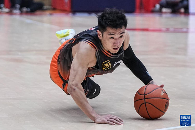 爱游戏ayx体育 -关于赛地聚焦——CBA常规赛窗口期热度飙升，里昂回应争议，气氛紧张，更衣室氛围转暖的信息