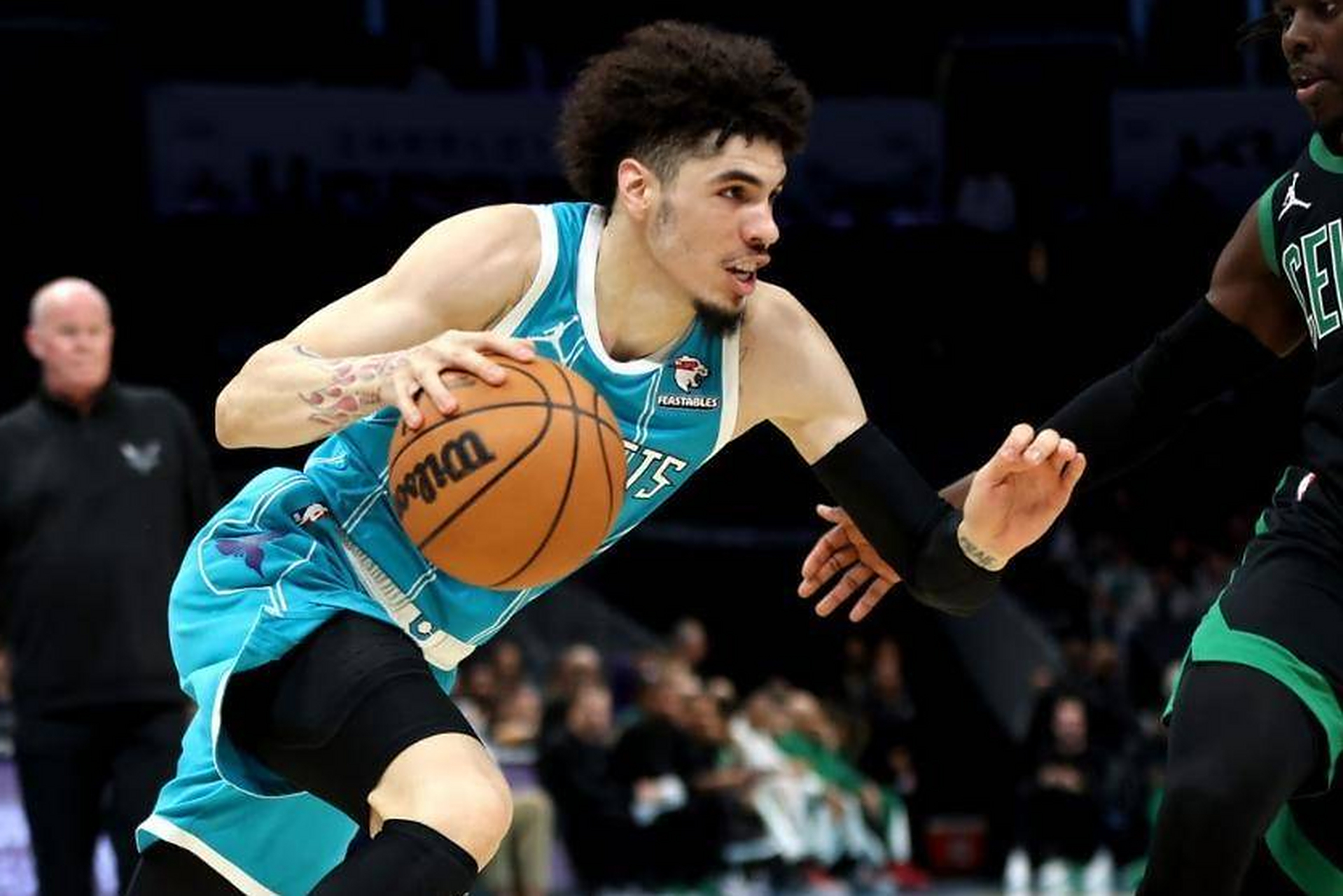 爱游戏ayx平台 -集结日体能课后，夏洛特黄蜂更衣室发声备战欧超杯，赛场秩序良好，赛程密集仍需轮换(欧超杯巴黎vs热刺全场集锦)