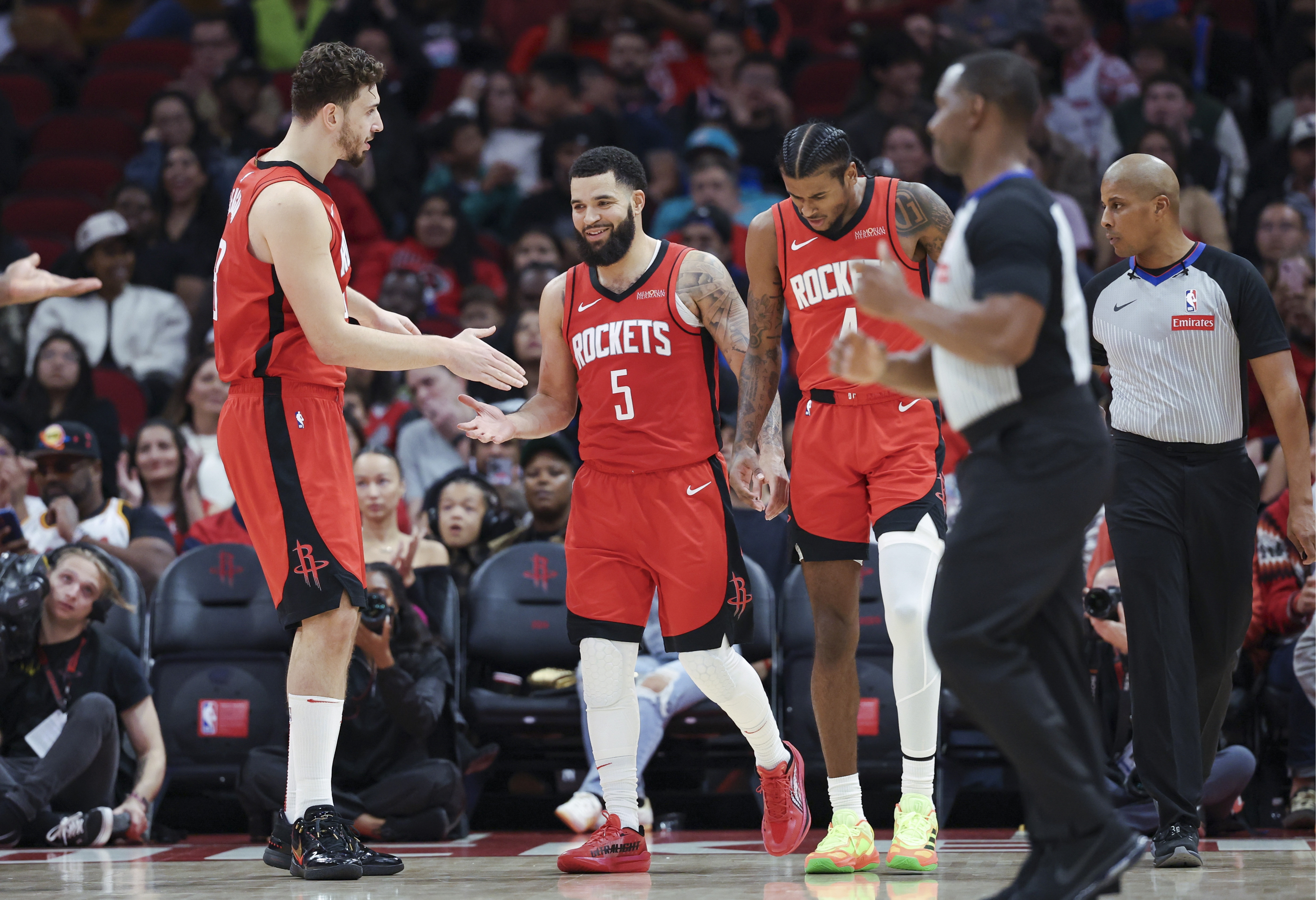 爱游戏ayx官方 -休斯敦火箭发布备战花絮,冲刺阶段刷新队史纪录,欧篮联任务艰巨,赛季目标并未改变的简单介绍