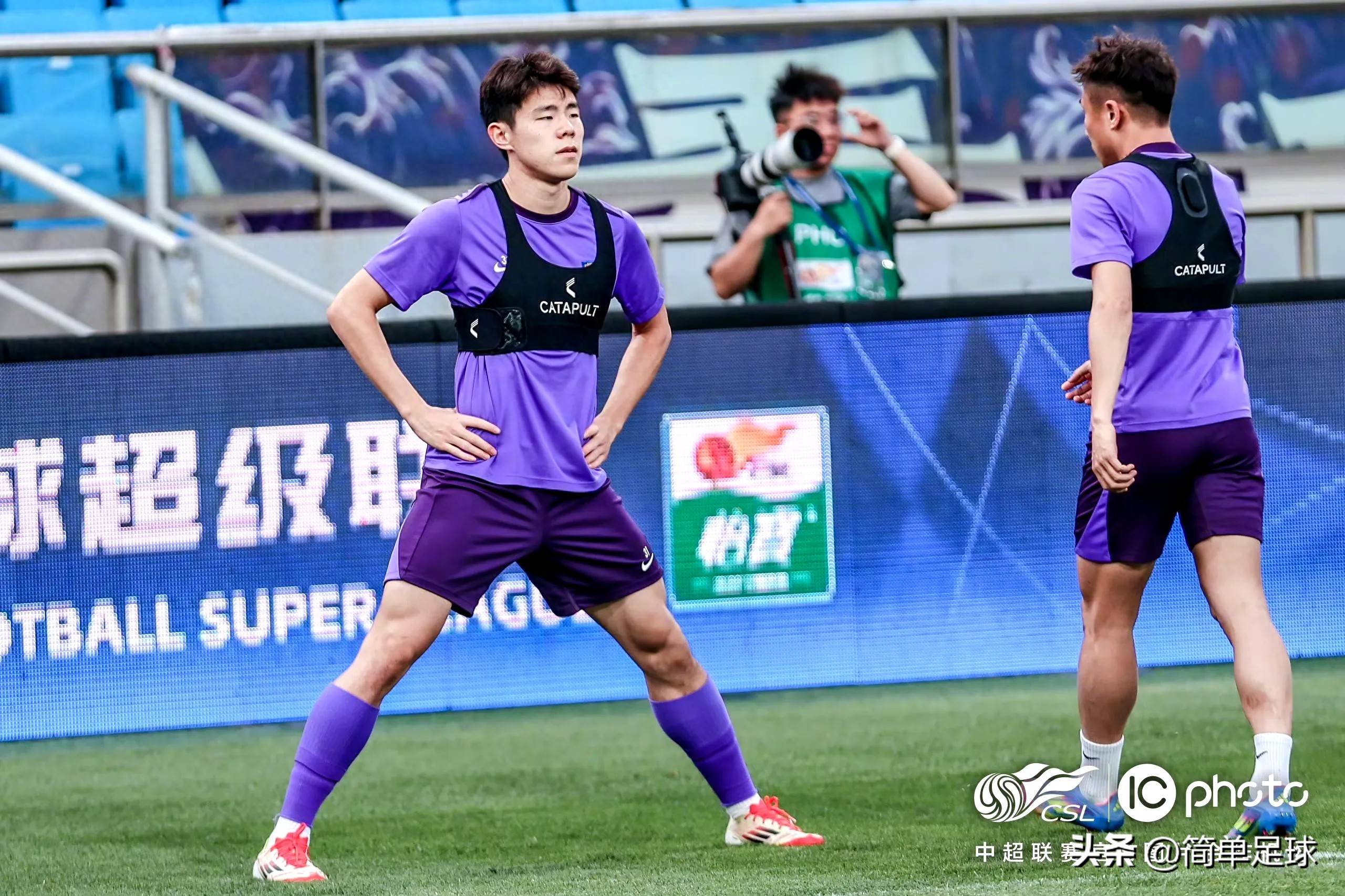 爱游戏ayx入口 -上海申花训练开放日;加时末段战术微调引欢呼;NBA季后赛在即;控场能力受关注的简单介绍