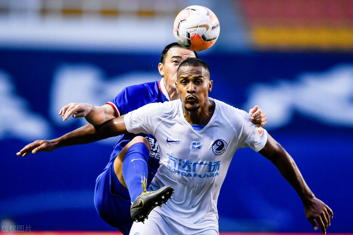 爱游戏ayx入口 - 尼斯发布备战花絮，关键时刻内部沟通，中超任务艰巨，更衣室氛围转暖