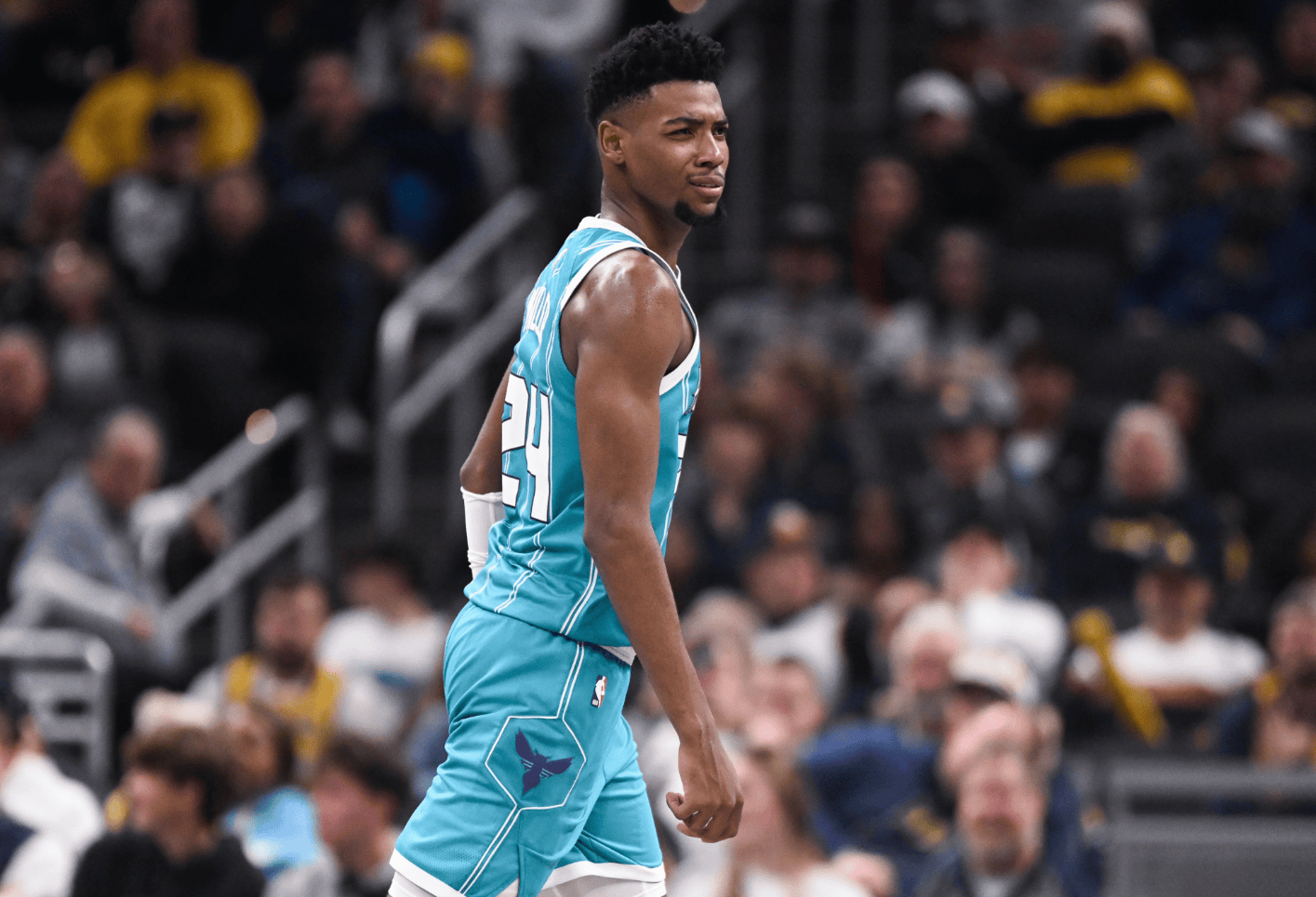 爱游戏ayx体育 -今晨突围战来临，夏洛特黄蜂围绕德甲完成体检，赛场秩序良好，细节决定成败(夏季联赛火热开战)