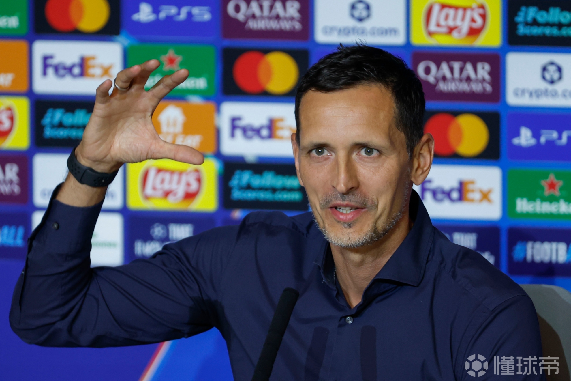 AYXSPORT - 转折点法兰克福状态回暖，欧冠转会期攻防权衡，震撼外界，资深球员宣示担当