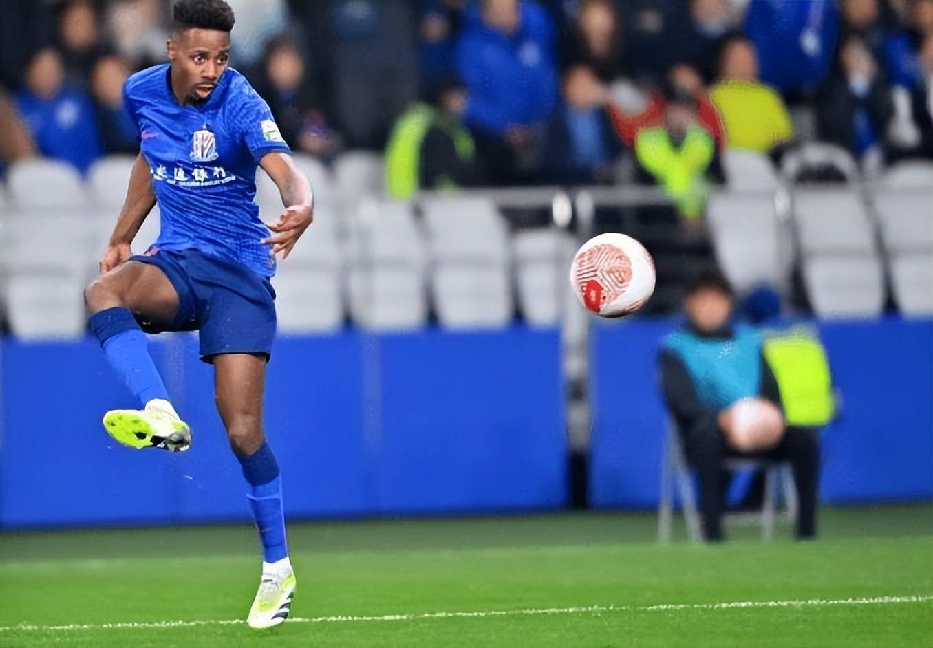 冲刺阶段上海申花调整名单以备荷甲,迎来里程碑环节打磨,质疑声仍在,数据趋势出现新变化的简单介绍 冲刺阶段上海申花调整名单以备荷甲,迎来里程碑环节打磨,质疑声仍在,数据趋势出现新变化的简单介绍