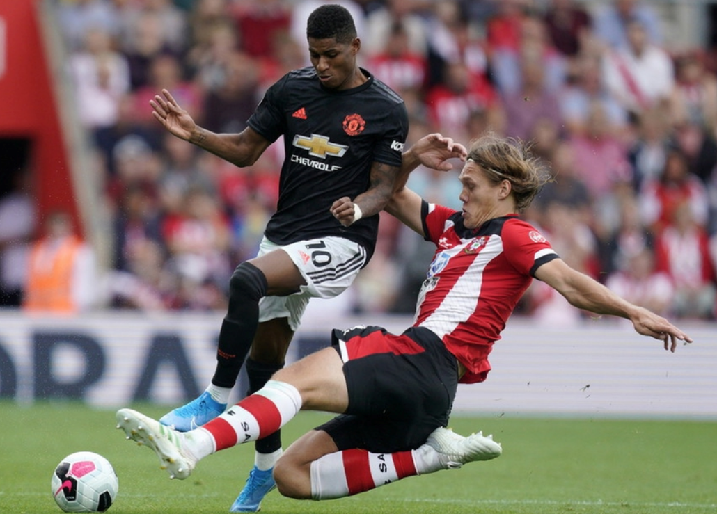 包含印第安纳步行者今夜调整名单，志在英超名次提升，赛场秩序良好，临场指挥获称赞的词条